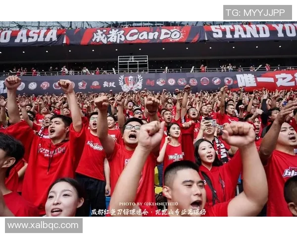 今晚足球图片盛宴尽显激情与荣耀球场瞬间定格精彩时刻 今晚足球图片盛宴尽显激情与荣耀球场瞬间定格精彩时刻