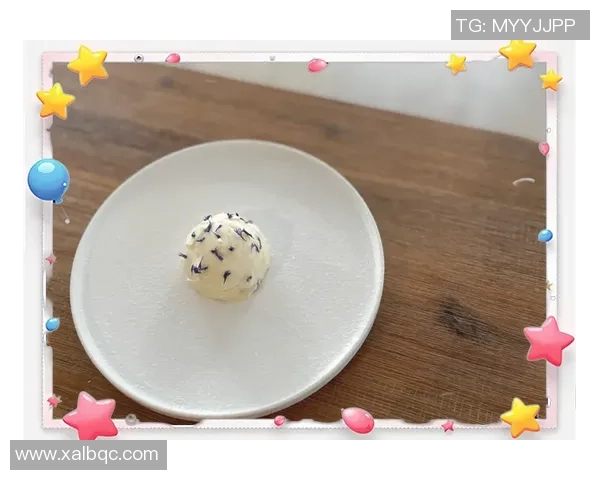 创意甜品新风潮半足球蛋糕点燃你的派对热情与味蕾享受