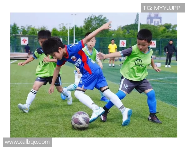 激情燃烧的绿茵场足球队横幅标语传递团结与梦想的力量 激情燃烧的绿茵场足球队横幅标语传递团结与梦想的力量